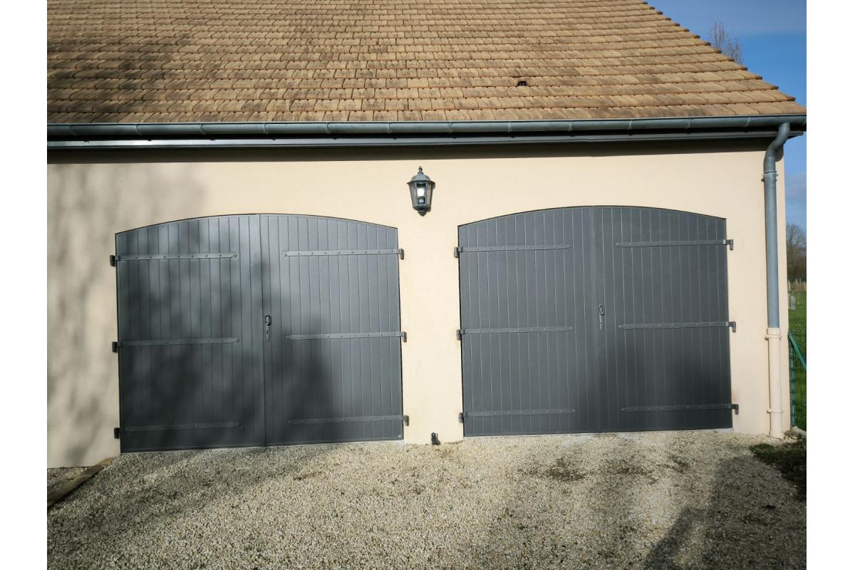 Portes de garages battantes lames Alu isolé