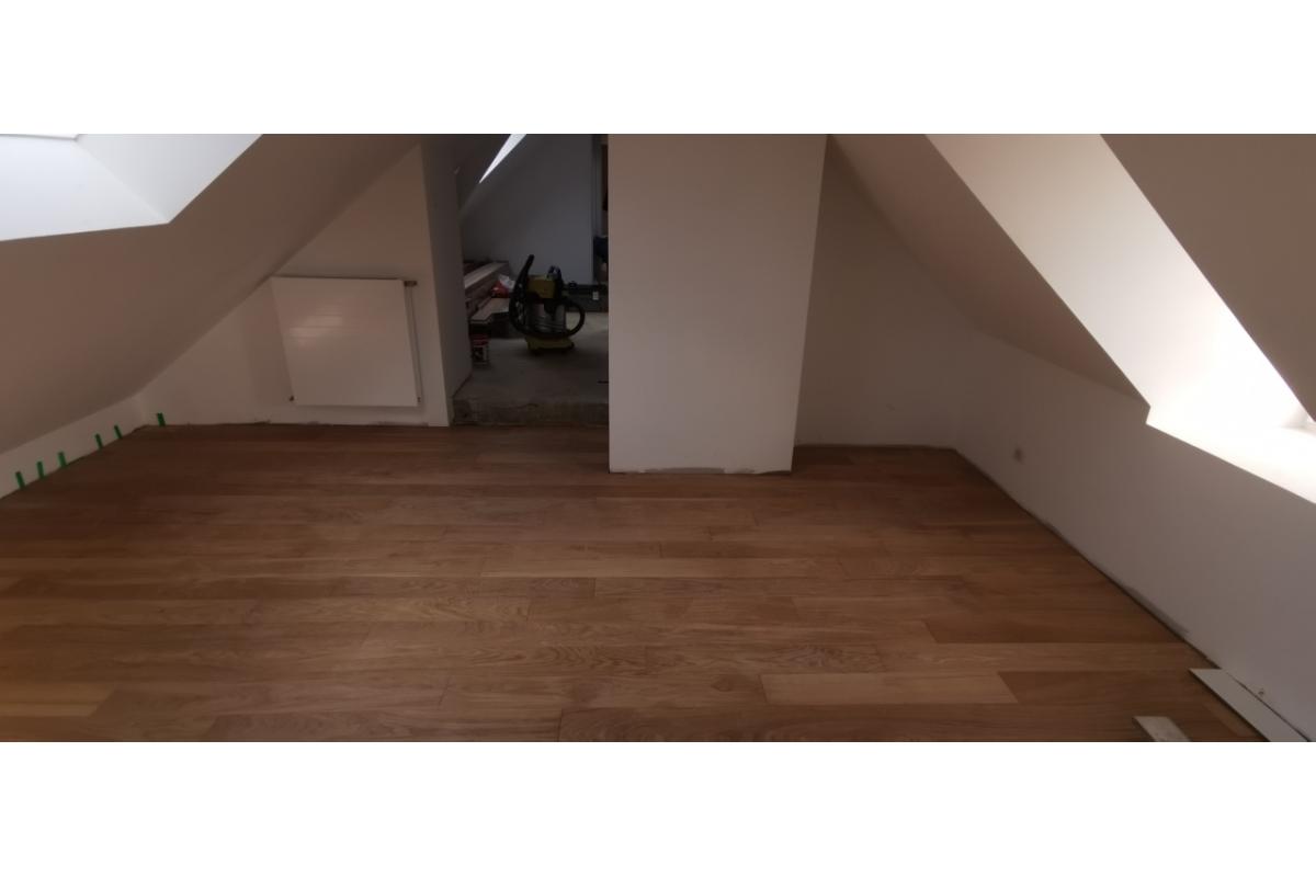 Parquet bois contrecollé massif posé sur réagréage, chêne finition bois flotté