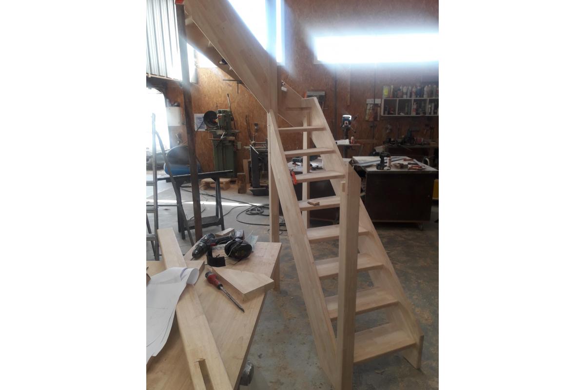 Escalier Hévéa en cour de  fabrication dans notre atelier